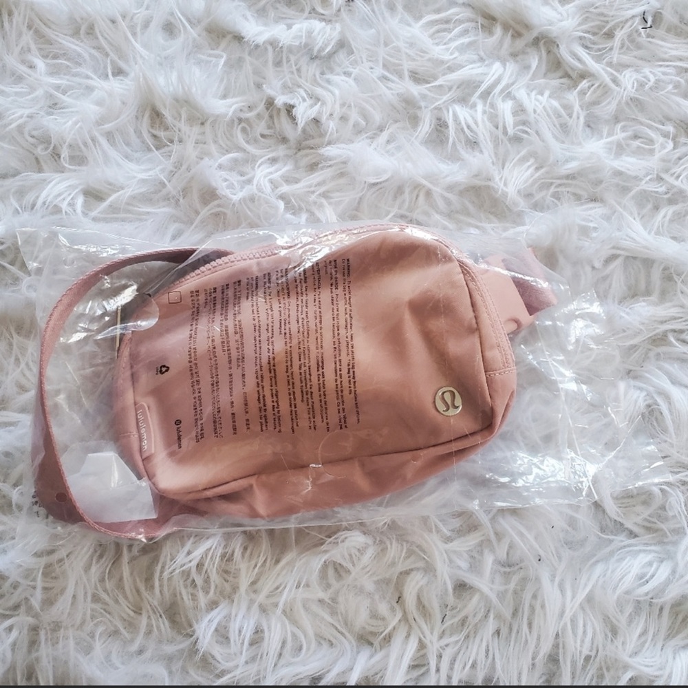 💗BNIB LULULEMON Everywhere Belt Bag💗 - Picture 4 of 7
